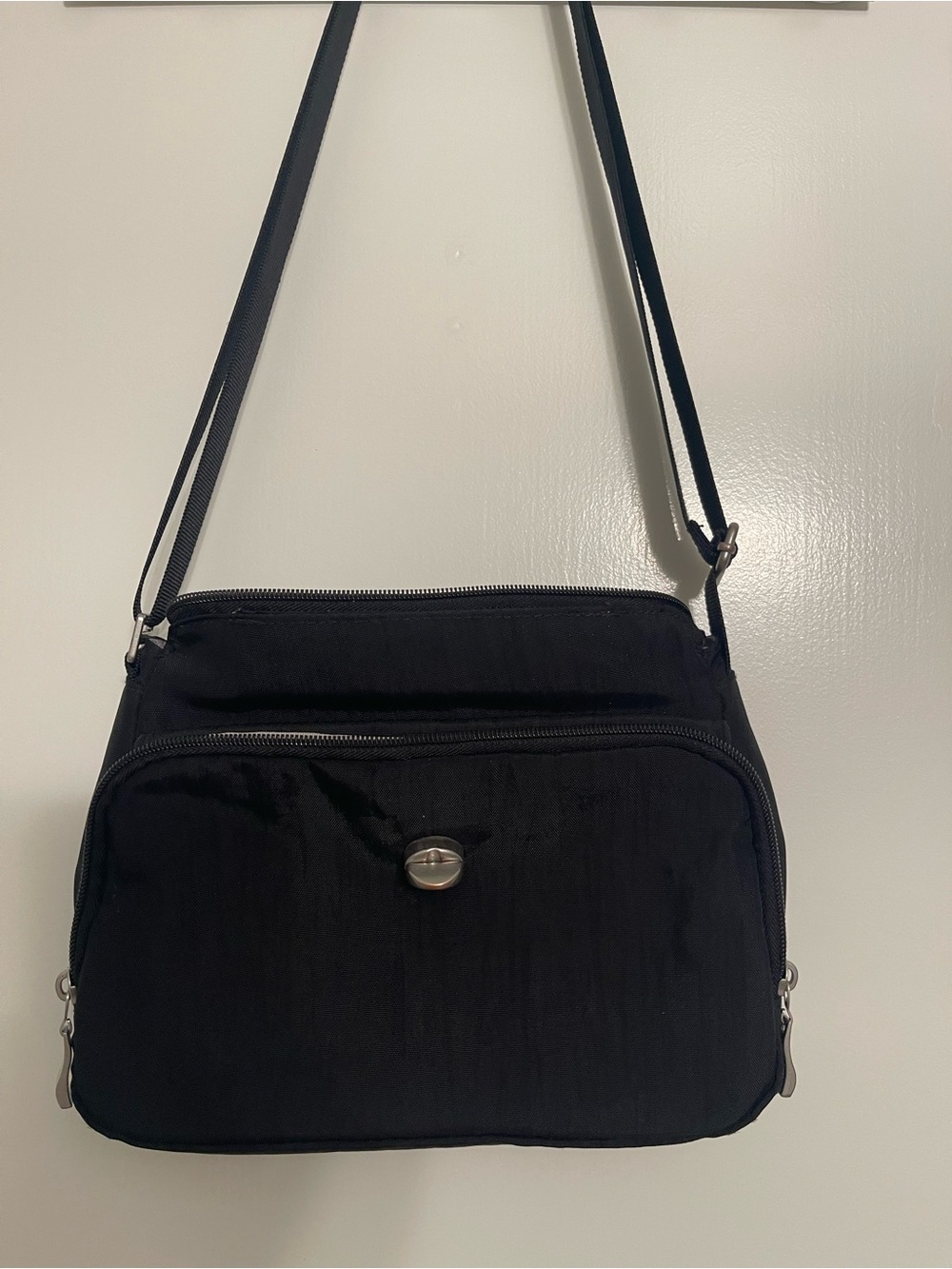 Baggallini Black Crossbody -signature silver-toned turn-lock & front flap pocket